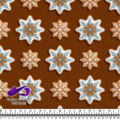 Biscuits en pain d'épice décorés de flocons de neige