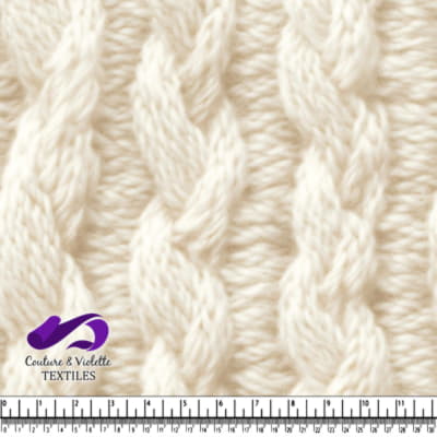 Gros plan sur une texture de tricot épais couleur crème