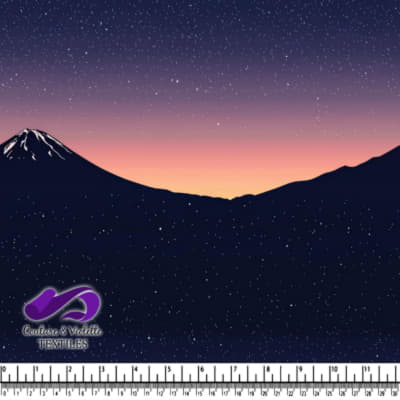 Silhouette de montagne sous un ciel étoilé au crépuscule