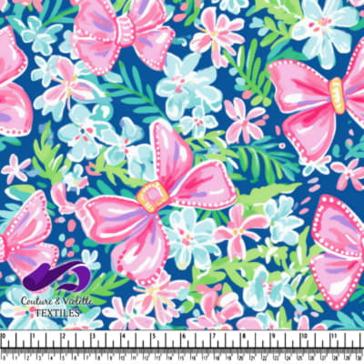 Nœuds Roses et Motif Floral sur Fond Bleu