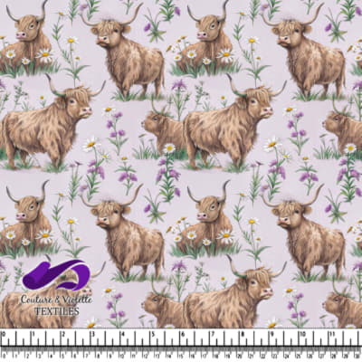 Vaches des Highlands avec Motif de Fleurs
