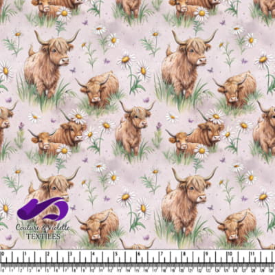 Motif de Vaches des Highlands et Marguerites